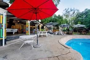 Shoestrings Backpackers Lodge Vic Falls - Image 5