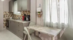 Kate's Modern 2 BR Apartment in Perea - Image 3