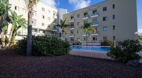Beach apartment with terrace and pool - Image 5