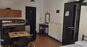 Kostas Studios Apartments - Ενοικιαζόμενα δωμάτια με κουζινάκι - Image 2