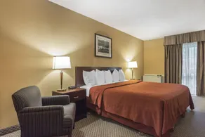Jolly Roger Inn & Resort - Image 3