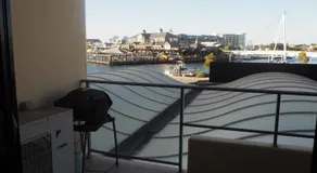 Lovely 2 Bedroom Serviced Apartment & Free Parking - Image 4