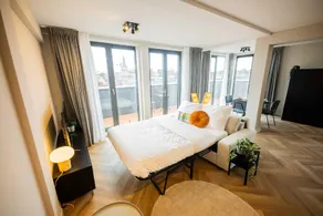 Charming City Penthouse Studio KS - Image 2