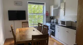 4 Bed Flat - Sleeps 10 - Pets - Parking - Image 4