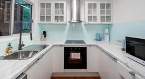 3BR15BA House w Parking Close to Eastwood Beach M8 - Image 5