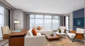 Golden Tulip Qingdao Hongdao Exhibition Center Hotel - Image 2