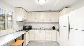 Signature Double Room in Auburn - Shared Bathroom - Image 4