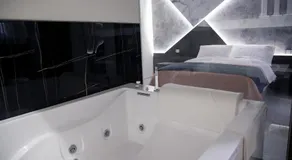LAURIA Luxury Room - Image 4