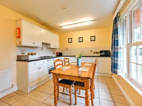 bedroom cottage in Dorrington, No Deposit - Image 3