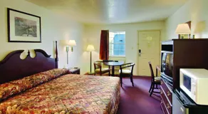 El Rancho Motel - Image 2