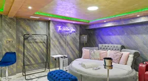 Hidden Gem Lt Properties Jaccuzi bath massage chair Superkingsize bed Parking available - Image 5