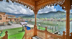 Firdous Houseboats at Dal Lake - Image 3