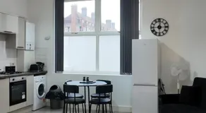 Spacious 2 Bed Apart with Patio in Camden WR201 - Image 3