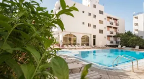 Captain's Hotel - Image 4