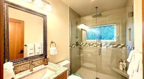 Luxury Family Retreat on Mercer Island Pet-Friendly, Pool Table, Patio & Near Seattle - Book Now & Save! - Image 2