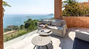 Sea-view villa for 8 guests with heated pool - Image 4