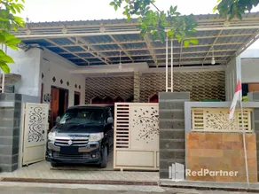 Navisha Guest House Syariah near Exit Tol Batang RedPartner - Image 3