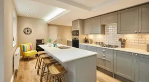Host & Stay - Crescent House - Image 3