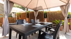 La Roccia Fiorita Appartamento con giardino e Jacuzzi - Image 3