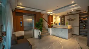 Snooze Inn & Suites - Image 3