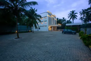 Amity's Courtyard - Image 3