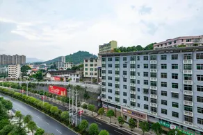 Lvdongshan International Hotel - Image 4