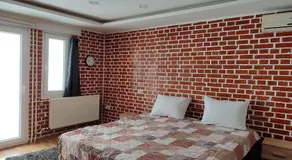 House 33 - Image 2