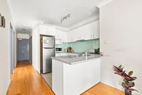 Lovely 2-Bed with Balcony 150 m from Coogee Beach - Image 2