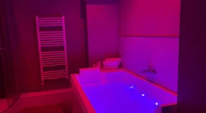 UN COCON EN VILLE - chambre SPA chic et élégante - Image 2