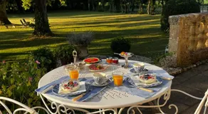 Le Bouquet Bleu Bed and Breakfast - Image 3