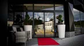 Hotel Bank - Image 5