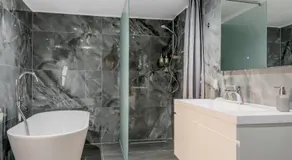 Meta Hotel - Image 2