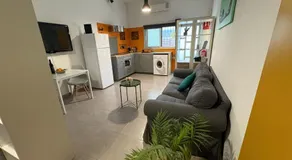 La Casita De Los Abrigos - Image 2