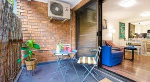 KOZYGURU Pyrmont Charming Split Level APT Free PARKING NPY313 - Image 4