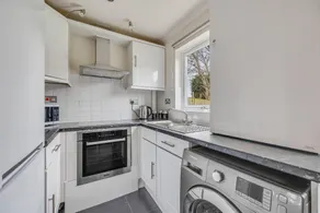Immaculate Two Bedroom House with Parking - Image 4