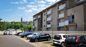 Appartement Résidentiel avec parking/Proche Centre - Image 4
