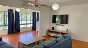 PET FRIENDLY HOME, TOP NOTCH - Image 2