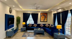 Tom's Luxury Hotel - Image 3