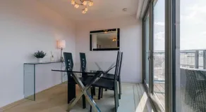Modern 2 bedroom penthouse with free parking - Image 5