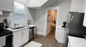 The Cozy Historic Retreat 2 BR - Image 3