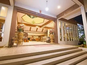 Silayok Grand Hotel - Image 2