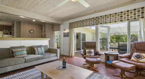 Wisteria Cottage on the Lagoon/Beach - Image 3