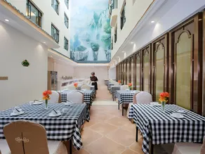 Vienna Hotel Guangxi Guilin Yangshuo West Street Eternal Love - Image 3