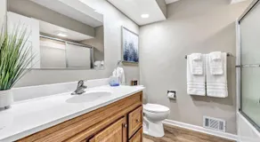 Serene 3 Bedroom Home, NRM, Wi-fi, Parking, Queen Bed - Image 5