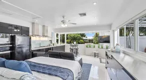 Spacious Studio in the Heart of FTL Hot Tub - Image 2