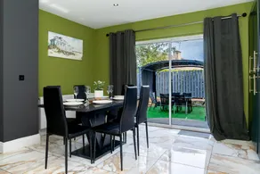Luxury 5BD, Gym, Parking, Bus to Airport, Sleeps10 - Image 4