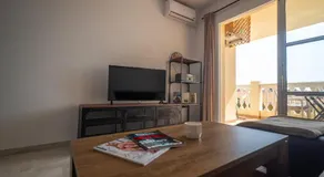 Sunny 2BR Apartment Near Faro Beach with Balcony - Image 2