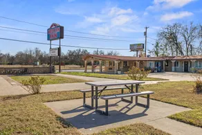 Western Inn by Capital O Cleburne TX - Image 5