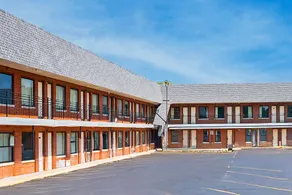 miami inn & suites - Image 5