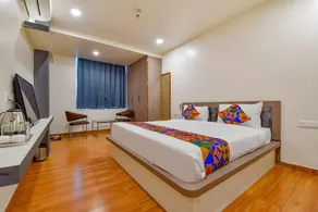 Super Townhouse OAK Hotel Rudra - Image 2